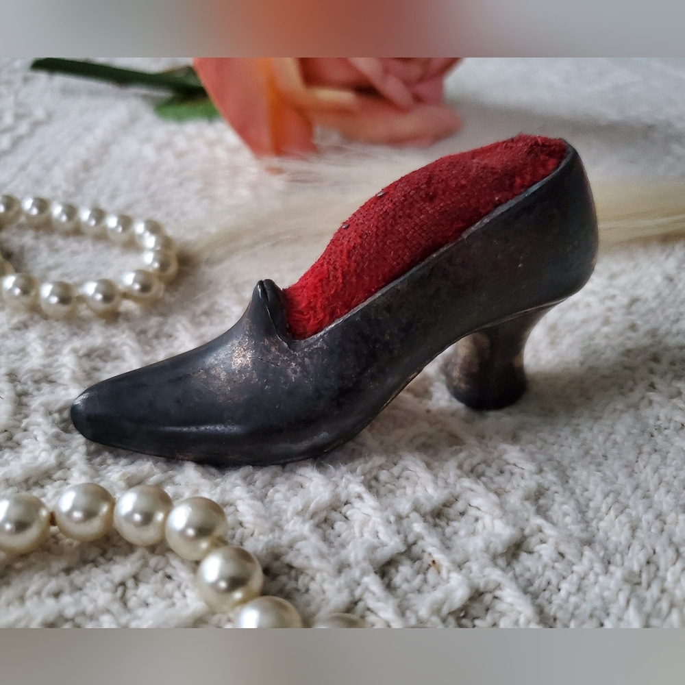 Antique Victorian Silver Plated Metal Shoe Heel Boot Velvet Pin Cushion. D-262